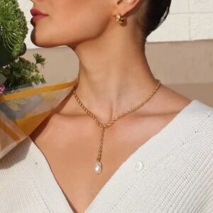 NWT Leeada Gold Bryn Pearl Lariat Necklace - 16"